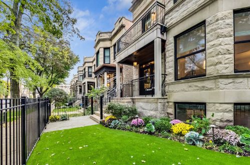 1326 Newport Ave, Chicago, IL 60657-1412