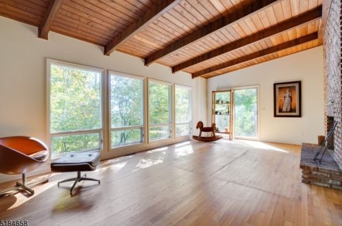 39 Skyline Dr, Morristown, NJ 07960-5146