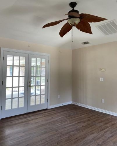 6100 Melinda Dr, Fort Worth TX  76119-7532 exterior