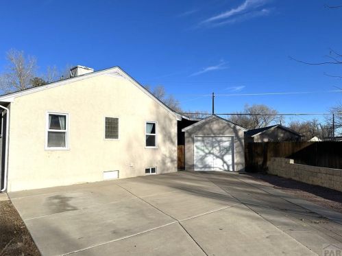 301 Kenwood Dr, Pueblo CO  81004-1623 exterior