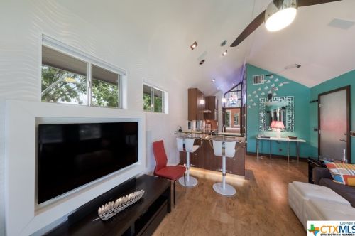 332 Mdw Lk Dr, Seguin TX 78155-9206 exterior