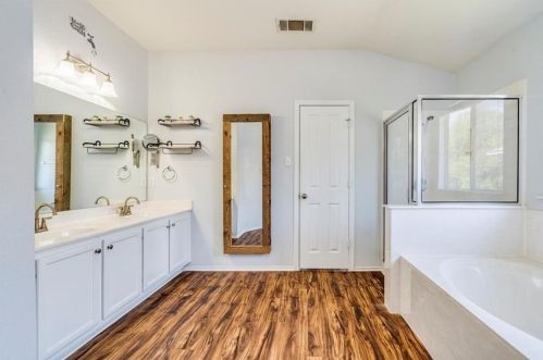 132 Trinity Dr, Uhland TX 78640-4330 exterior