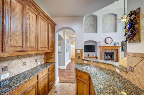 1408 Flowers Dr, Carrollton TX 75007-1470 exterior