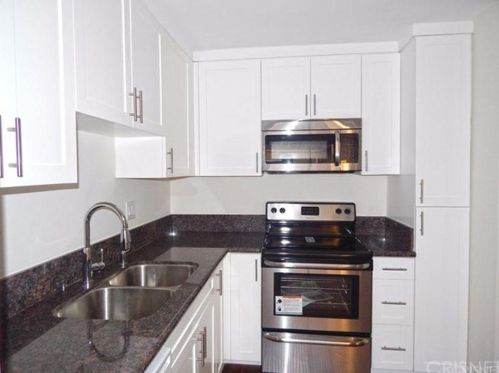 7301 Lennox Ave, Van Nuys CA  91405-2338 exterior