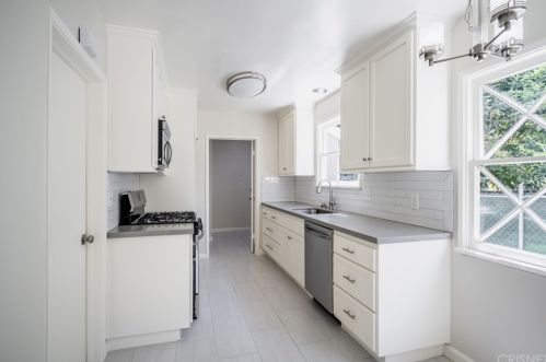 5417 Sunnyslope Ave, Van Nuys, CA 91401-5346