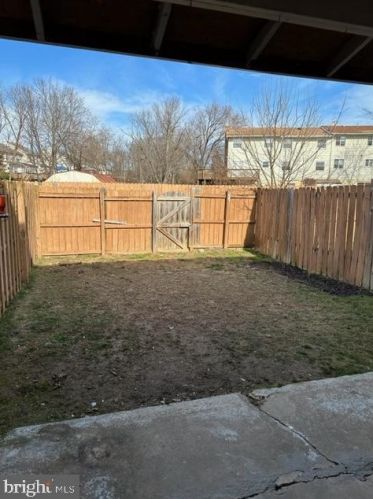 1615 Meadow Dr, Fredericksburg, VA 22405-2761