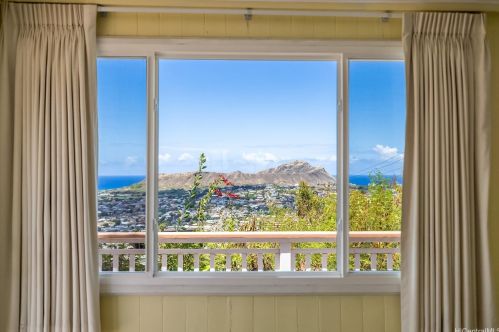 1729 Iwi Way, Honolulu HI  96816-3826 exterior