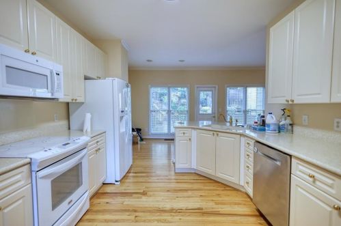 310 Halah Cir, Atlanta GA  30328-5200 exterior