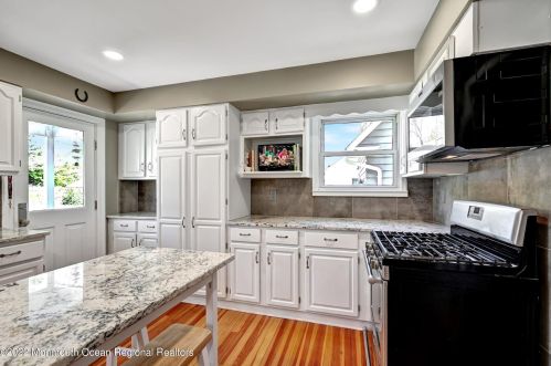 197 Hudson Ave, Tinton Falls NJ 07701-2140 exterior