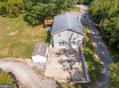 365 Big Oak Dr, Shepherdstown WV 25443-4598 exterior