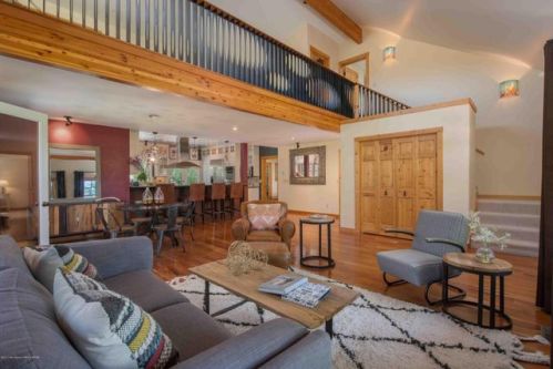 915 Seneca Ln, Jackson, WY 83001-8476