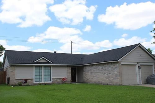 905 Canyon Springs Dr, Morgans Point, TX 77571-2746
