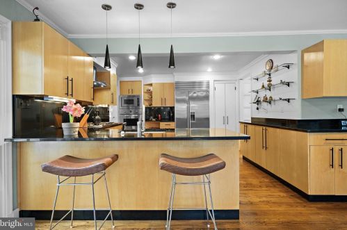 69 Laurel Rd, Princeton NJ 08540-2708 exterior