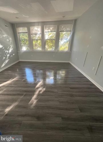 6032 Broad St, Philadelphia, PA 19141-1930