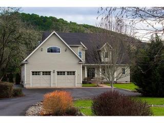 138 Stengar Ln, Roseburg, OR 97471-8505