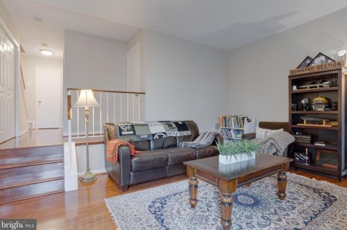 8816 Ridge Hollow Ct, Springfield VA  22152-1424 exterior