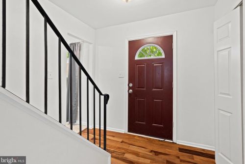 5454 Lighthouse Ln, Springfield VA  22015-1934 exterior