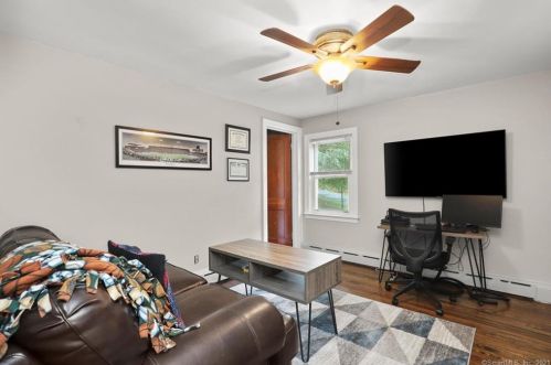 54 Monroe St, Huntington CT  06484-6032 exterior