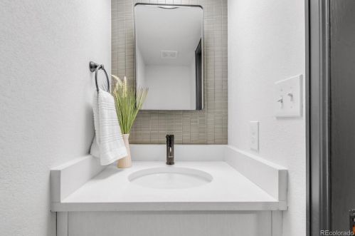 6243 Niagara Way, Englewood CO 80111-4443 exterior