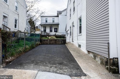 253 Krams Ave, Philadelphia PA  19128-4748 exterior