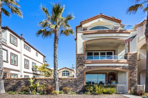 1610 Pacific Coast Hwy, Huntington Beach CA  92648-4434 exterior