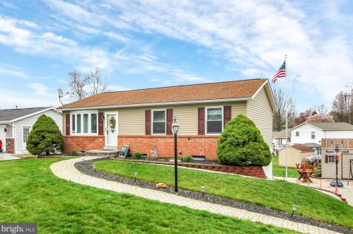 3270 Grandview Rd, Hanover, PA 17331-9340