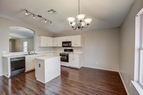 298 Spg Br Loop, Uhland TX 78640-5366 exterior