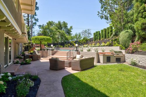 11555 Arroyo Oaks Dr, Los Altos CA 94024-6527 exterior