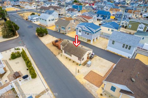 121 Harbor Dr, Lavallette, NJ 08735-1716