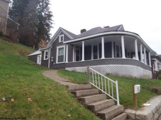 207 Jefferson St, Mannington, WV 26582-1023