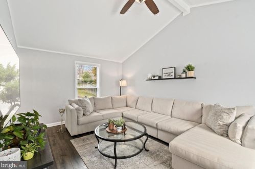 9029 Andromeda Dr, Springfield, VA 22015-3504