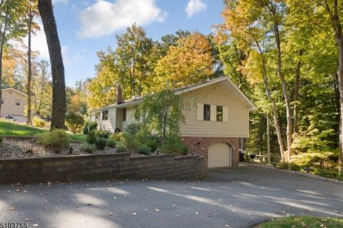 37 Pierson Hill Rd, Dover, NJ 07869-2304