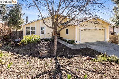 3651 Sunview Ct, Concord, CA 94520-1337
