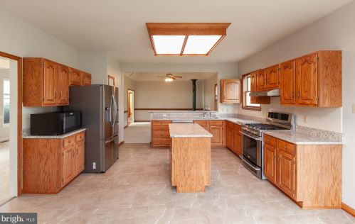 410 Wood End Ct, Charles Town WV  25414-5294 exterior