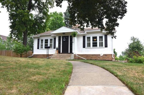 446 6th St, Saint Paul, MN 55112-6819
