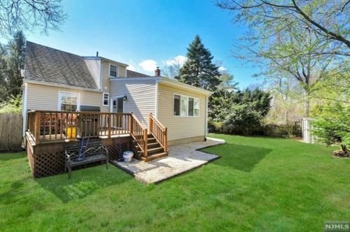 1105 Roosevelt Ave, N Milford, NJ 07646-3225