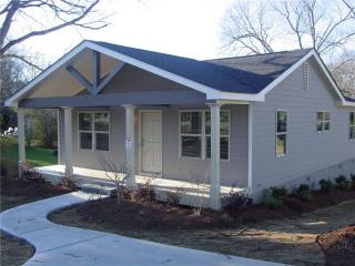 625 Shadburn Ave, Buford, GA 30518-2559