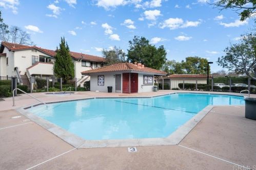 942 Lupine Hills Dr, Vista CA 92081-5391 exterior