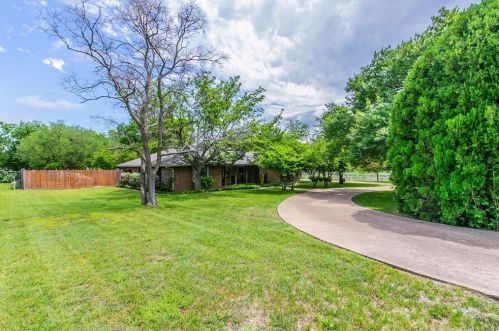 6108 Ridge Rd, Fort Worth TX  76135-1342 exterior