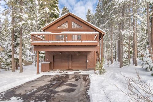 12095 Oslo Dr, Truckee, CA 96161-6320
