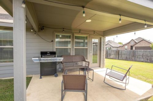 1712 Chivalry Ln, Fort Worth TX  76140-5780 exterior