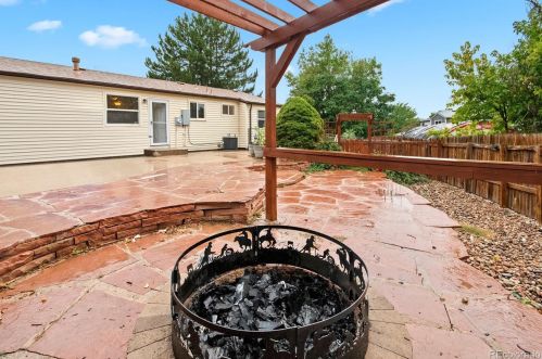 17857 Oxford Pl, Denver CO 80014-5137 exterior