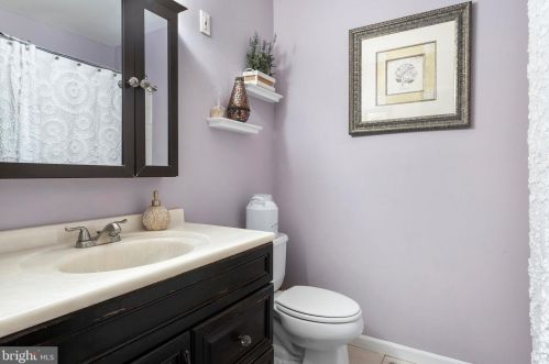 10 Gloucester Ln, Trenton NJ  08618-1006 exterior