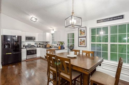7060 Blossomwood Dr, Holly Springs, GA 30115-2812