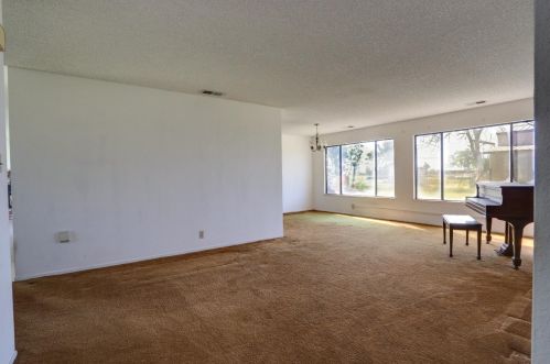 12534 Harney Ln, Lodi, CA 95240-9378