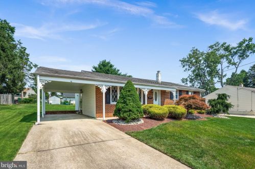 6 Dewberry Dr, Trenton, NJ 08610-1312
