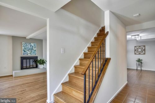11234 Hunting Horn Ln, Herndon, VA 20191-4512