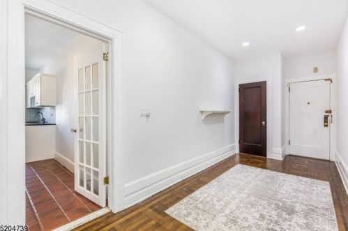 16 Forest St, Montclair, NJ 07042-3566