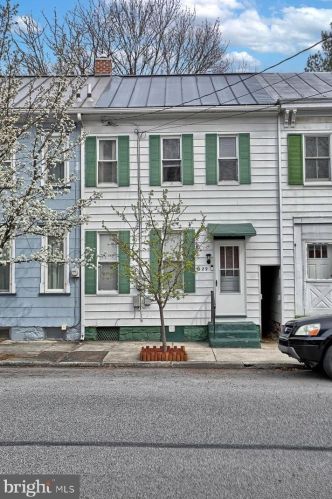 129 South St, Carlisle, PA 17013-3429