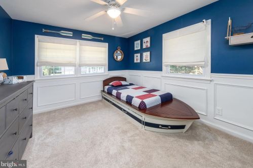 1213 Oakwood Rd, Tavistock NJ exterior